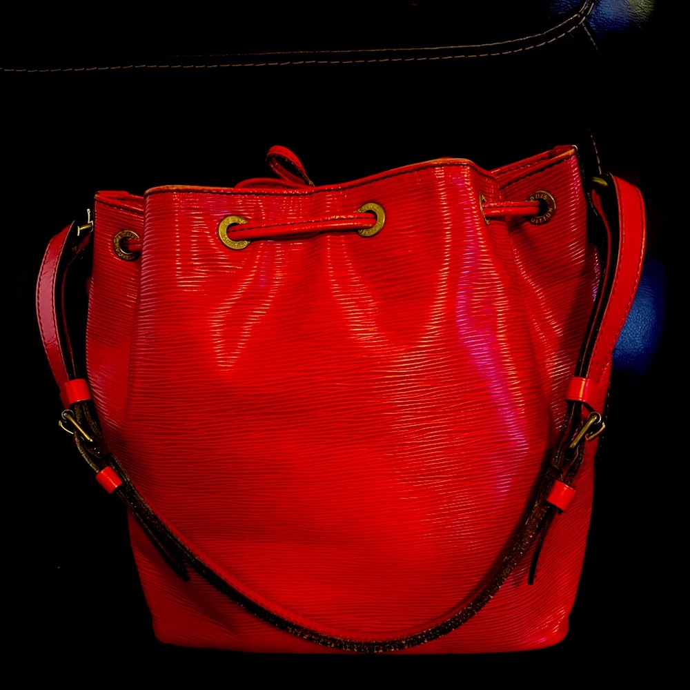 Louis Vuitton Neo Noe Epi Leather Bucket Bag